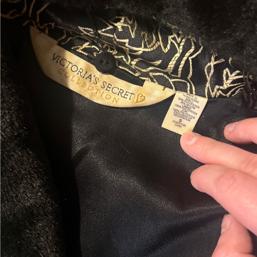 Vintage Victoria Secret Collection RARE Gold and Black Roses Robe: Size Small - Picture 3 of 12